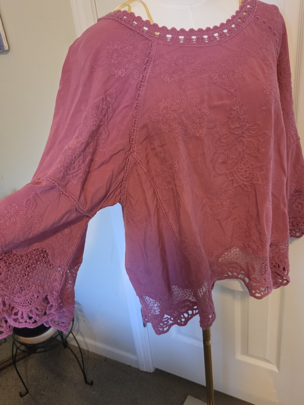 Democracy Mauve-Pink Embroidered Crochet Hem Peasant Blouse